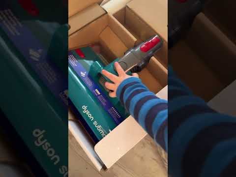 Unboxing of the Dyson submarine wet dry vacuum