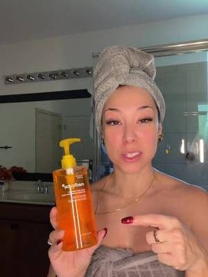 This truly is a good morning body wash the citrus center is awesome and a huge plus that it helps with Hyper pigmentation and brightening of your skin #medicube #c#christmasgiffs#n#newfunpickst#tiktokshopcreatorpicksT#Tiktokshopholidayhaul