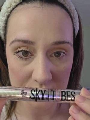 POV you thought tubing mascara always went clumpy.
Well wasn't i wrong when it came to this Maybelline Lash Sensational Sky Tubes Tubing Mascara in Very Black.
#AD #maybelline #lorealistaruk #tubeittoproveit #makeup @maybelline_uk