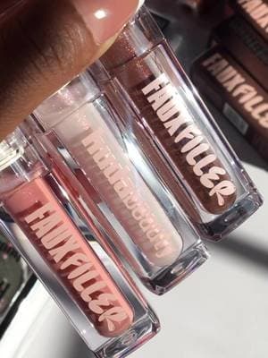 I’ve been obsessed with the @Huda Beauty OG #FauxFiller glosses, and when @Huda released these stunning ultra-shiny, shimmery shades, I fell in love all over again! The best part? These beauties are permanent, so you don’t have to worry about them disappearing from your collection. They come in 3 absolutely delicious shimmery shades: ✨ She Flirty – a sheer rosy pink gloss ✨ She Glitzy – a sheer clear iridescent gloss ✨ She Fire – a sheer deep brown gloss These glosses give you ultra-shiny, glass-like lips with a super smooth, non-sticky finish. They’re so moisturizing and give the illusion of fuller, plumped lips—without any uncomfortable tingling sensation. And let’s talk about that glittery shimmer… it’s EVERYTHING! Which shade is your favorite? Let me know! 💖 #HudaBeauty #FauxFiller #LipGlossLover #UltraShinyLips #GlassyLips #fauxfillergloss #giftedproduct #glosses #glossing #shimmerglosses