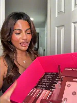 @Huda Beauty Liquid matte mousse soft blur lip cream #pr unboxing #hudabeauty #liquidmattemousse #mattelipstick #hudalipsticks