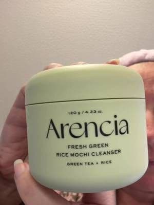Let’s have another look at this @Arencia 💚 Fresh Green Rice Mochi Cleanser 💚 I really enjoy using this, it feels so nice on my skin, it leaves my skin feeling REALLY clean and fresh AND it’s all natural ingredients. 💚 Green Tea Extract - soothes inflammation 💚 Rice Water & Powder - cleanses dead skin cells 💚 Y Mung Bean Extract - detoxifies acne-prone skin #arencia #ricemochicleanser #acne #blackheads #TikTokShopMadeMeBuylt