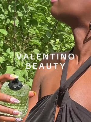 entering my elegant era with @Valentino.Beauty @sephora #giftedbyvalentinobeauty #fragrancetiktok #manyvibrantwaystobeyou #borninromagreen