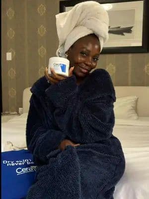 Winter skin? Been there 😩 Ever since I learned how important my skin barrier is, this CeraVe cream has been my go-to. Thick, fragrance-free, and full of ceramides = happy skin all season 💙 @CeraVe #Cerave #ceravepartner #ceravemoisturisingcream #ceraveintensivemoisturisinglotion #ceravemoisturisinglotion #ceraveZA #dryskin #ceraouslyyou #flawthentic #Gifted #PR #AD #HMZ @Humanz Africa #Wink #fypp