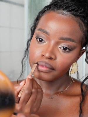 You know when the liner glides, the gloss melts in, and your lips are giving main character energy? Yeah. That’s this @Lancôme combo. Obsessed is an understatement 💋 #anzeige . . . . . #lancome #lancôme #explorepage✨ #exploremakeup #lipcombo #gifted #beauty #makeup #makeuplooks #datenightmakeup #datenight❤️