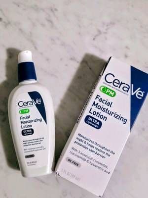 Love this CeraVe Moisturizing Lotion .It is amazing super gentle on the skin and feels so lightweight. It absorbs quickly without leaving any greasy feeling and keeps my skin soft and hydrated all night. I love that it has niacinamide and hyaluronic acid too. Perfect for sensitive skin and definitely a staple in my routine! 💙 thank you @influenster and @CeraVe #complimentary #ceravepmlotion #giftedbycerave