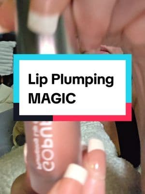 Dry lips? Never heard of her πββοΈ This Go Pure Plumping Gloss just replaced my entire lipstick drawer π₯ #TikTokShop #juicylips #GoPurePartner #lipplumper #lipgloss #lipgoals #creatorsearchinsights @Gopure