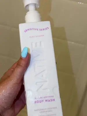 They sent me this product and the truth is what a satisfaction, the smell is divine and makes a lot of foam, I love that it is super easy to apply 💖😮💨💯 @influenster @Native #complimentary #giftedbynative #onlyattarget #nativesensitivejasminebodywash