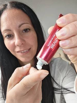 Si te levantas con bolsas como yo algunos días 😅 necesitas probar el Borrador de bolsas Revitalift Laser de L’Oréal Paris. Deshincha, alisa y deja la piel mucho más suave. Ideal antes de grabar, maquillarme o salir de casa. @L’Oréal Paris #RutinaFacial #ContornoDeOjos #BellezaReal #TikTokShop