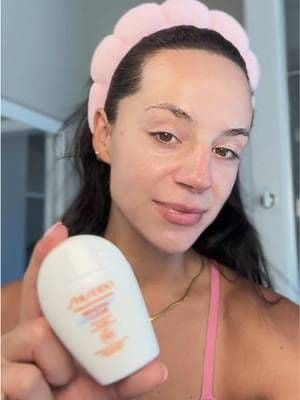 gifted by Shiseido I’m always looking for acne safe sunscreen because it’s an essential step in my skincare routine. Even if I spend a little bit of time outside. It’s the best way to protect your skin against sun damage, hyperpigmentation and acne scars that last too long. I love this lightweight and nourishing sunscreen from Shiseido! @SHISEIDO #shiseidosuncare #giftedbyshiseido #jbeauty #acneproneskin