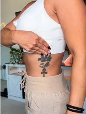 Let's talk about a sports bra that actually gives you a lift. For my aftermarket girls or if you've got side-set breasts, this Speed Wave Push-up Sports Bra is the one. It's built to give you that perfect push-up and support without being annoying. Seriously, it gets the job done and looks good doing it. #halara @Halara_official #halaratop #pushupbra #sportbra #halarapushupbra #creatorsearchinsights #tiktokshopcreatorpicks #ttsfashionfam