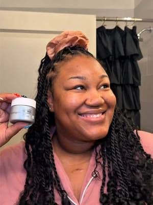 #ad You have to try out this @Neutrogena Rapid Wrinkle Repair Retinol Regenerating Cream. It’s fragrance-free and contains retinol and hyaluronic acid. It helps make your skin feel and look smoother while evening out your skin tone. shop now on @Amazon #Neutrogena #Retinol #skincarefinds #ad