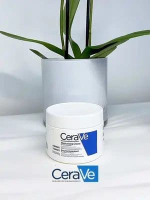 Winter skin? Not on my watch 🧴❄️ My dry skin era ended when I switched to @CeraVe Moisturising Cream. Rich in ceramides + hyaluronic acid, it keeps my skin barrier strong all season. #CERAouslyYou #Flawthentic #Gifted #HMZ #ceraveintensivemoisturisinglotion