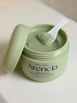 I’ve been using the Arencia Fresh Green Rice Mochi Cleanser in my routine lately ✨ A gentle mochi-texture cleanser that helps deeply cleanse pores and remove buildup. It leaves my skin feeling fresh, smooth, and balanced 💚 Formulated for acne-prone & clogged pores. 📦 Available on @YesStyle 🎁 Code: AREN014C6MI @Arencia #arencia_yesstyle #Arencia #acne #ugcitalia #gifted