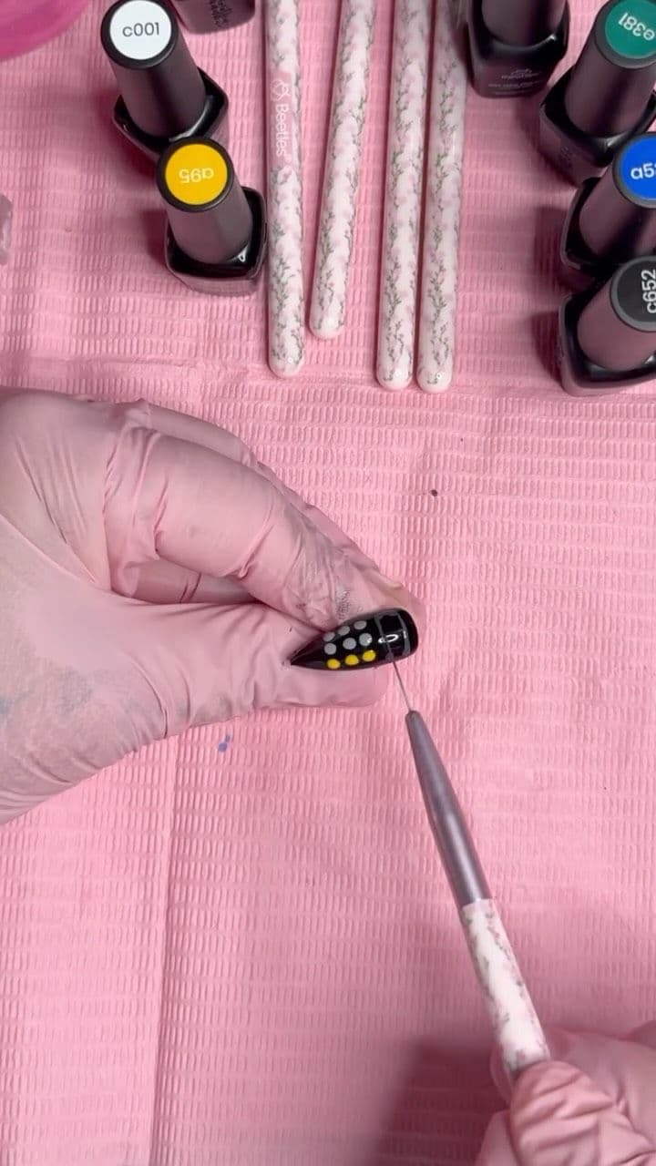 Created this back to school nail set with Beetles Nails Nook Gel Nail Polish π
Link in bio βοΈ Use discount code ANISHA
