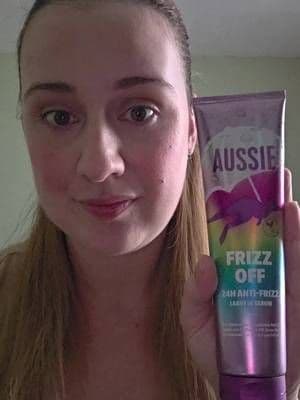 Trying the viral aussie frizz off 24hr anti frizz leave in serum with macadamia nut oil jojoba and safflower oil. The smell is absolutely gorgeous and the serum is not sticky at all. it is so so easy to apply with just a macadamia nut sized amount and gives you a smooth frizz free finish. #ad #FrizzyHair #AussieHairUK #sayfrizzoff #trnduk @Aussie UK @trnd UK