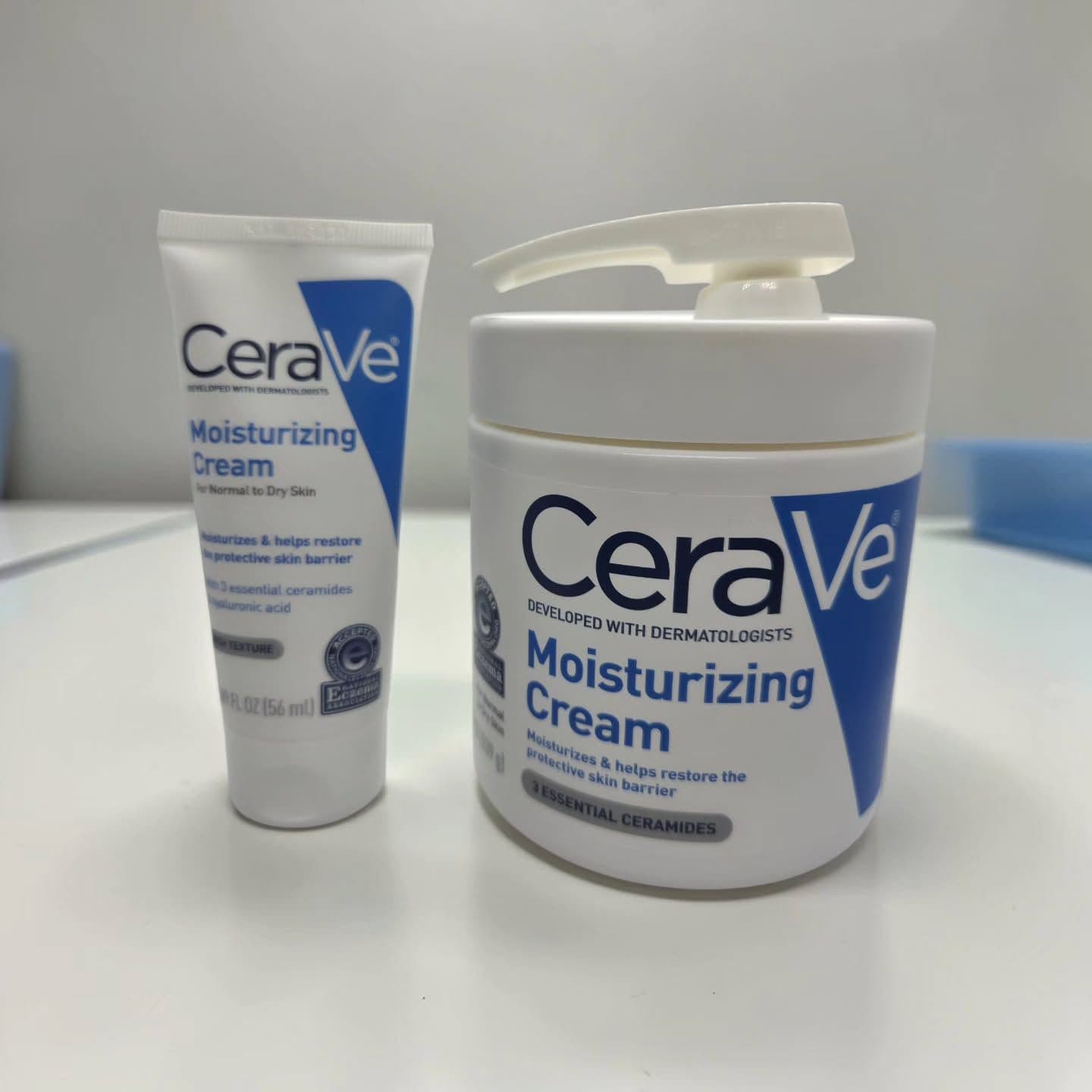 Simple, effective, and always reliable 💙
CeraVe Moisturizing Cream keeps my skin soft, hydrated, and healthy all day.