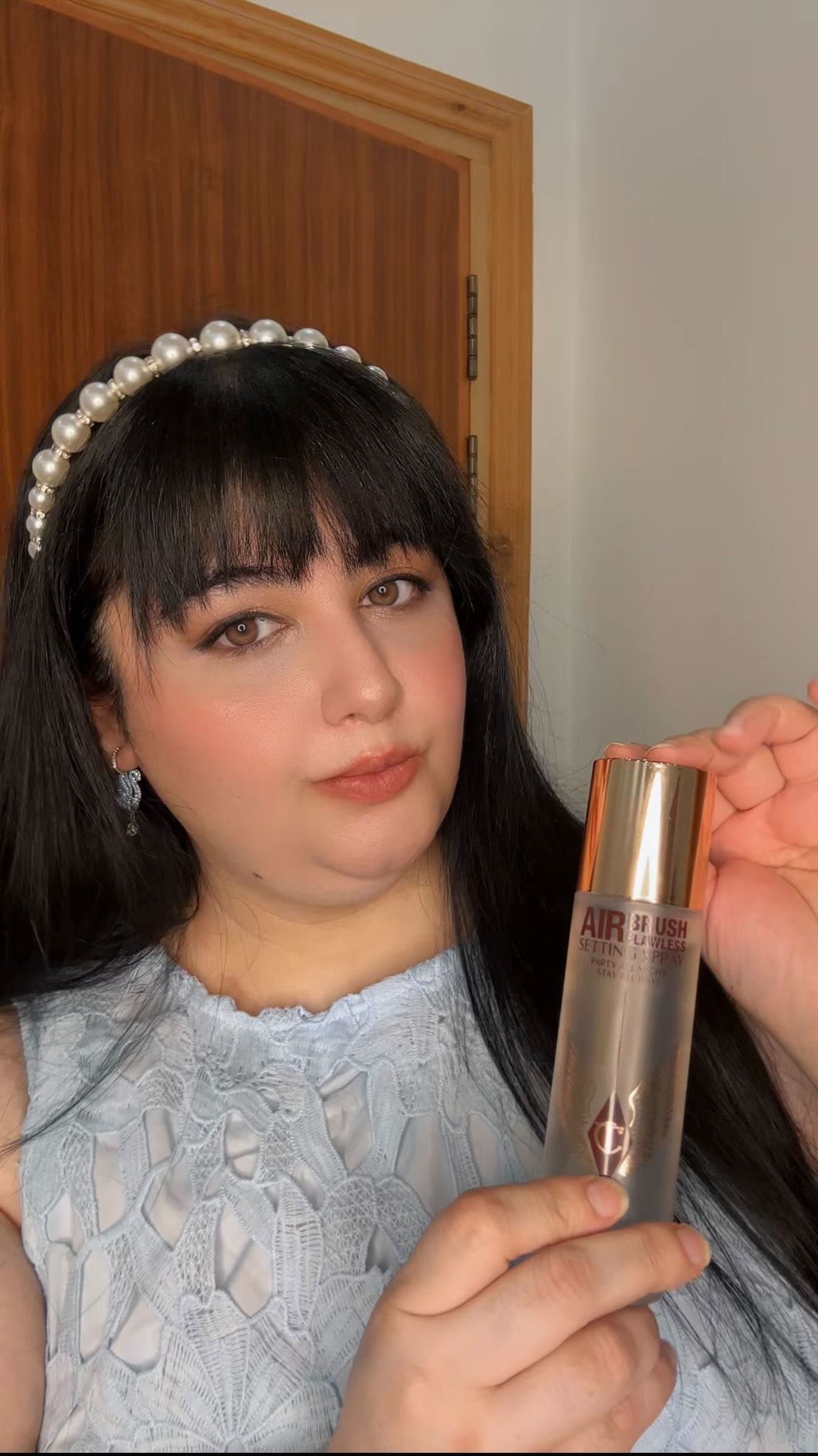 ✨ Makeup that stays flawless from start to finish ✨
I love using Charlotte’s Airbrush Flawless Setting Spray in 3 magica