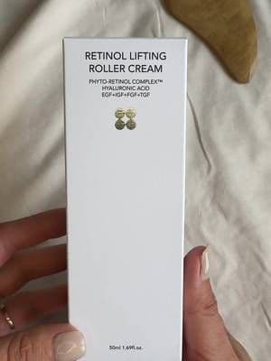 Skin&Lab Retinol Lifting Roller Cream contains pure plant-based retinol for efficient wrinkle lifting, reduces irritatio