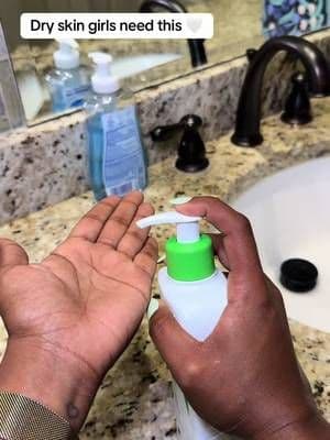 Trying the @CeraVe Hydrating Facial Cleanser for dry skin. Gentle daily face wash that keeps skin hydrated. #Greenish #c