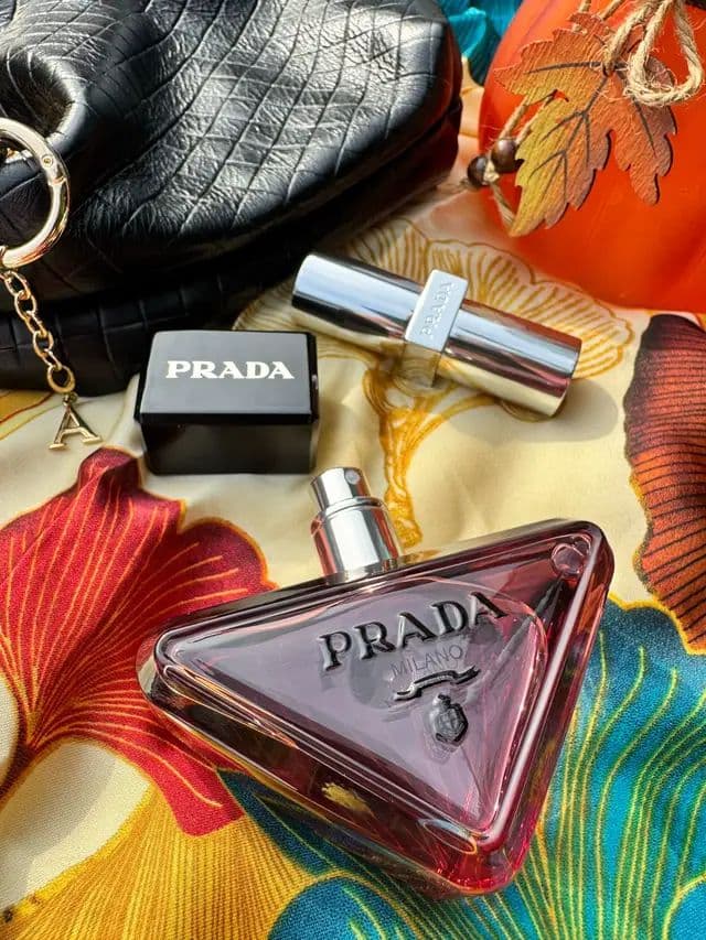 #AD✨ Autumn beauty with Prada 🍂 Prada Paradoxe Sweet Chemistry feels like such a perfect fragrance for this time of year. With blackcurrant syrup, orange blossom and neroli milk accords, it has this beautiful fruity floral sweetness that fits so well with autumn. Paired with the Prada lipstick in shade B101, I think these two make such a gorgeous combination. The lipstick is a beautiful soft pink shade, and can we just appreciate that Prada texture? ✨ @pradabeauty #PRADABEAUTY #MySweetChemistryRomance #makeup #fragrance