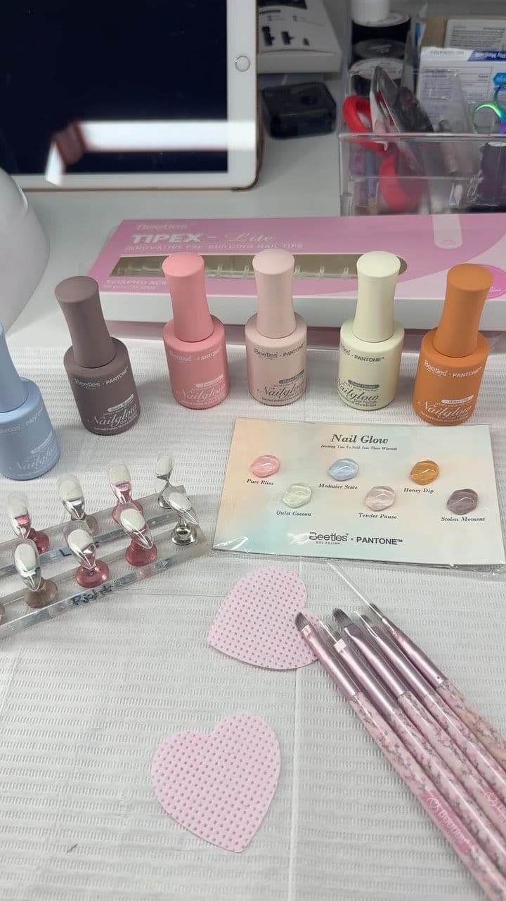 The color palette in this Beetles x Pantone Nail Glow is so beautiful π Look how good they look together. Not only that