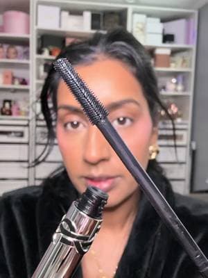My first time trying a latex mascara. New by @YSL Beauty LASH LATEX LENGTHENING & SCULPTINGMASCARA 🖤 #giftedbyyslbeauty #masara #latexmascara #makeup