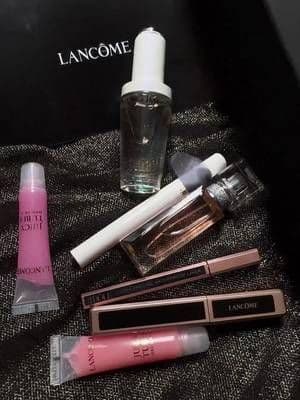 Do you spot anything you like to try?💓 @Lancôme #lancome #lancomexsheika #makeuproutine #giftedbylancome #makeupaddict #idôle #luxurybeauty #perfume #aesthetic
