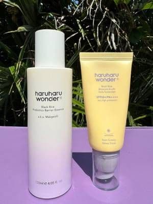 โจ Barrier-boosting + velvet-finish SPF? Yes, please! ๐๐ These two Haruharu Wonder gems have become firm favourites in my current routine: ๐พ Black Rice Probiotics Barrier Essence โ lightweight, calming, and deeply hydrating. It preps my skin beautifully and supports a healthy skin barrier. โ๏ธ Black Rice Moisture Airyfit Daily Sunscreen โ SPF50+ with a velvety, non-greasy finish that sits perfectly under makeup. No white cast, no pilling โ just smooth, protected skin. If you havenโt explored this duo yet, I highly recommend it โ especially if you love simple routines that deliver real results. @haruharu wonder @haruharuwonder_influencers @YesStyle @YesStyleInfluencers #ad #Gifted #Glow_with_Ania #HaruharuWonder #KBeautyFaves #BarrierCare #SPFMatters #SimpleSkincare #YesStyleReview #AsianBeauty #SkincareRoutine