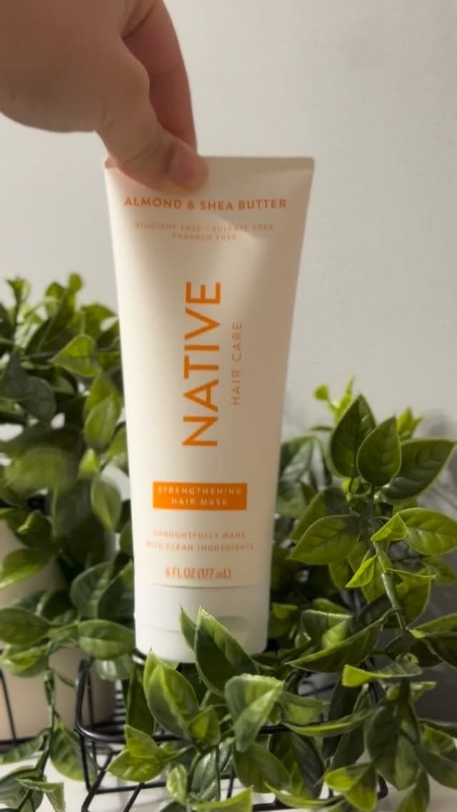 I’m finally sharing with you that mask that I recently added to my hair care routine and which is my favorite! 🧴✨ Nativ