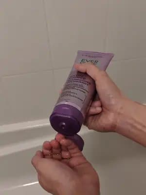 I've partnered with L'Oréal to share my simple volume routine! ✨@L’Oréal Paris 🌙 Night: I wash my hair with the EverPu