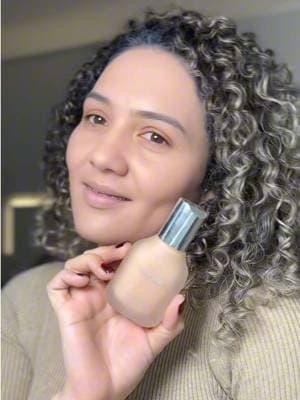 Es de esas bases que no notas, pero sí notas cómo se ve tu piel. 🛒 Disponible en TikTok Shop #HausLabs #LadyGagaBeauty #TikTokShop #BaseNatural #MakeupTok