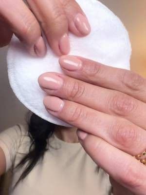 Si quieres un agua micelar efectiva para desmaquillarte y que además sea gentil con tu piel, que limpie de verdad que no arda en los ojos, que puedas usar en los labios. Tienes que ir por esta agua micelar de @Garnier USA mi favorita es esta rosada 🩷 Además si las usas con los EcoPads muchísimo mejor! Te aseguro que lo vas a amar🩷🩷🩷✨✨✨ #GiftedByGarnier #beautyfinds #micellarwater #desmaquillante #skincareroutine