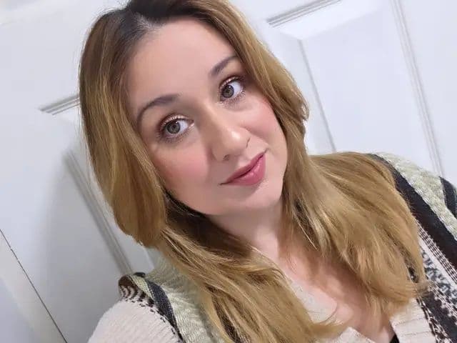 #AD As a member of the No7 community i love being able to share some of my all time favourite products; ✨️Lift & Luminate Serum Concealer ✨️HydraLuminous Moisturising Foundation ✨️Pro Artist Instant Impact Volumising Masacara in shade Brown ✨️Dusty Rose Face and Eye Palette You can shop my storefront via the link below and in my Bio 💖 https://community.no7beauty.co.uk/a/stubbs94 @No7 #no7beauty #no7beautycommunity
