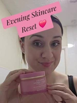 #AD Evening Skincare Reset With Liz Earle ❤️ Shop with me via my affiliate link or my storefront in bio - https://community.lizearle.com/s/lucy.s @lizearlebeautyco #CleansingCollective #LizEarleBeauty #LizEarleBeautyCo #Skincare