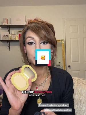 Make up Revolution beauty, compact press, setting powder 🥰#RevolutionBeauty @Makeup Revolution #makeuprevolutionpartner #TikTokShopCreatorPics #TikTokShopJumpstartSale #BlurringPowder