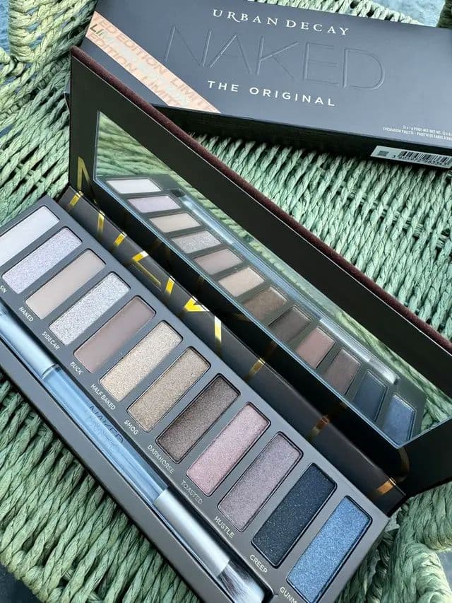 The original Urban Decay Naked palette, re-released for its Last Tour. Still one of those palettes that just works, everyday neutrals, soft glam, and that unmistakable Naked nostalgia. @Urban Decay Cosmetics #ad #urbandecay #makeup #lorealistaruk #UDNAKEDOG
