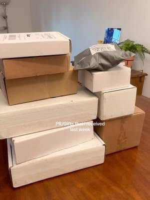 Unboxing my PR / gifts package.💓開箱 @Lancôme @Smashbox Cosmetics @olaplex @I AM PROUD @Valentino.Beauty @cocokind @Paula’s Choice #pr #unboxing #giftedbylancome #lancome #getglowing #cocokind #giftedbyValentino #giftedbyipsy #ValentinoBeauty #smashbox #skincare #lancome