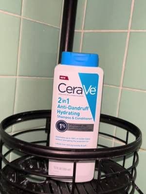 Since I started using this shampoo, my hair feels softer, more hydrated and looks shinier. I really love how healthy it makes my hair look 😍 @influenster @CeraVe #complimentary #CeraVeHair2in1 #GiftedByCeraVe