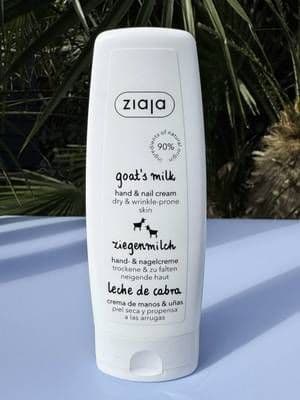 Ziaja Goat’s Milk Hand & Nail Cream – Hydration for Hands That Do It All! ✨ Dry, wrinkle-prone hands? Say hello to Ziaja Goat’s Milk Hand & Nail Cream, a nourishing formula that hydrates, softens, and protects your skin while strengthening your nails 🐐💙 This 90% natural origin cream is packed with the goodness of goat’s milk complex, which deeply moisturises dry hands and helps improve skin elasticity. The lightweight formula absorbs quickly, leaving no greasy residue - just smooth, pampered hands! 🌿✨ 🔹 Why I love it? • Deep hydration for dry, overworked hands • Strengthens nails & prevents brittleness • Fast-absorbing & non-greasy • Perfect for everyday use 💡 Pro tip: Keep this beauty in your handbag, on your desk, or by your bedside for quick moisture top-ups throughout the day! 💰 Enjoy 10% OFF with my code ANIA10 at @ziaja – because self-care should be simple and affordable! #Glow_with_Ania #Ziaja #ZiajaGoatsMilk #HandCare #NailCare #MoisturisedHands #BeautyRoutine #PolishBeauty #SkincareLover #CrueltyFreeBeauty #DrySkinRelief #GlowUp #SelfCareEssentials #BrandAmbassador #Ad #Gifted #HydrationBoost