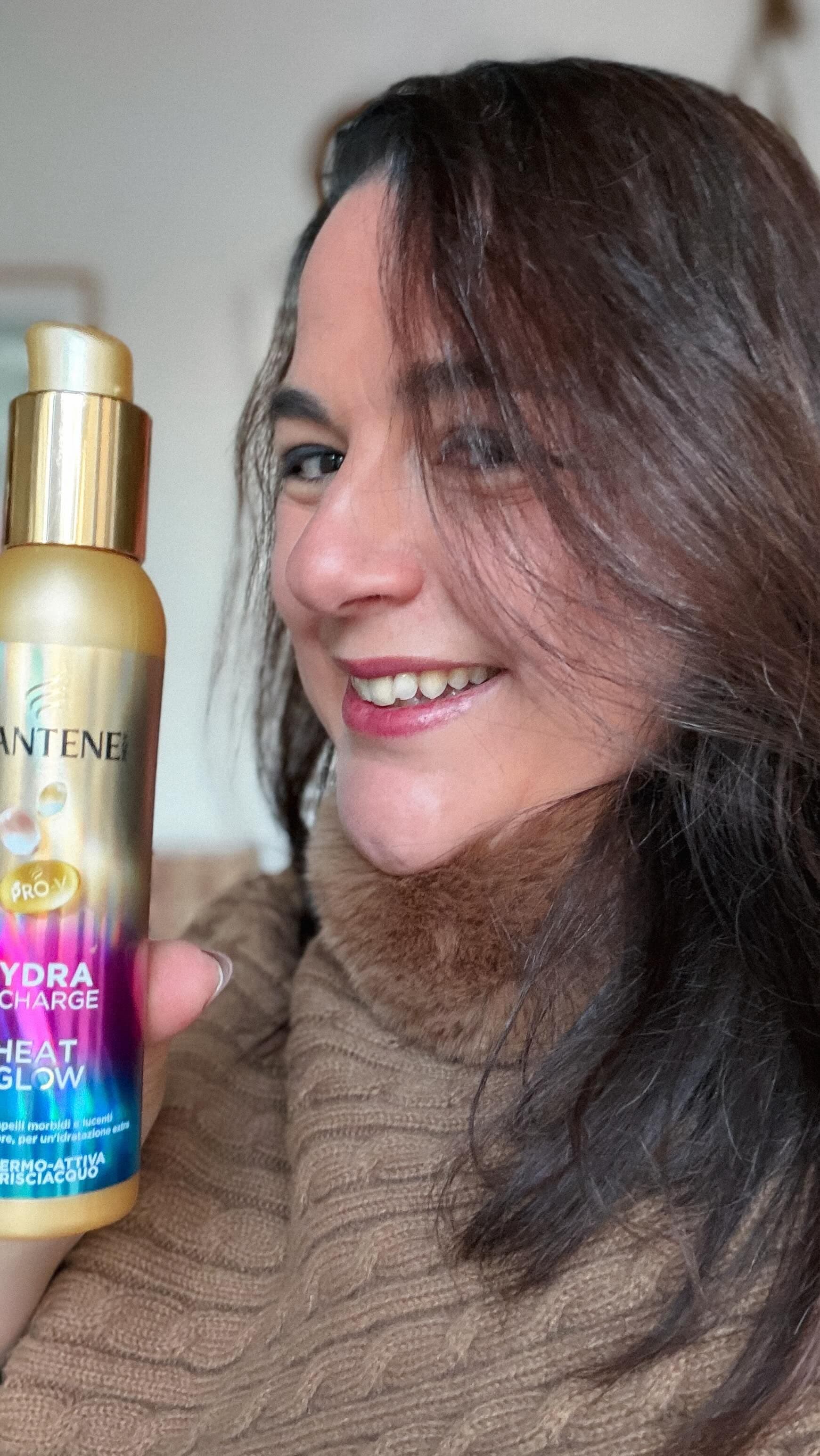 💆♀️Mai più capelli spenti.
✨ Provando il nuovo Pantene Hydra Recharge Heat & Glow per un tocco di luce extra!
Dalla d