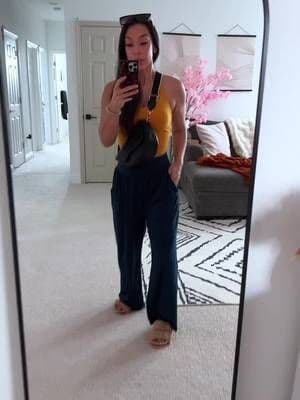 I love these pants so much 🥰 this new Halara top is soft and comfortable throw and go with removable pads. And I always get compliments on this bag! But my Fitory slippers are my new favorite item 😍 #ootd #ttsfashionfam #superbrandclub #viralontiktokshop #tiktokshopcreatorpicks #tiktokshoprestock #autumnliving