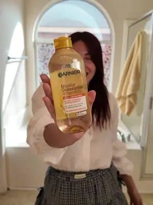 Lo que más flojera me da en la vida es desmaquillarme pero con esta agua micelar de garnier es súper fácil y rápido. Ustedes que hack de belleza tienen? #giftedbygarnier #glowwithgarnier #beauty #cleanser #skincare @GARNIER