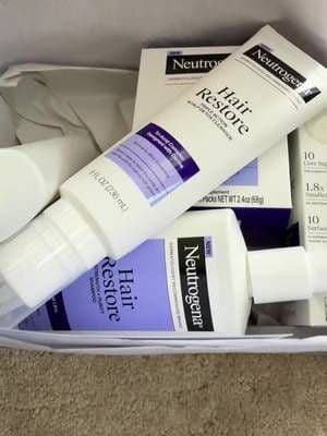 Will do a full unboxing later 😊 Thank you! @neutrogena @neutrogena_us #neutrogenagifted #gifted