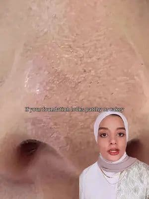 If your foundation looks patchy or cakey , If your skin looks dry , textured or flakey , you will thank me for this product . Mixsoon bean essence is a Multi-use essence that preps and hydrates dry , textured skin . it can be used as hydrating serum and gentle exfoliator , transforming your skin into smooth , glass-like complexion . it is ideal for flawless makeup application . it is a vegan product with fermented ingredients . this product is available @mixsoon_official @mixsoon.us ON mixsoon.us , you can use the code "Alaa10 "to get more $$ off . also , this product is available at @yesstyle , you can use my code " ALALO2A10" to get more $$ off . . . #mixsoon #koreanskincare #glassskin #tiktokmademebuyit #skintok #kbeauty #kbeautytok #mixsoonbeanessence #VeganMucin #snailmucin #skincareroutine #glassskin #kbeautyaddict #blackfriday