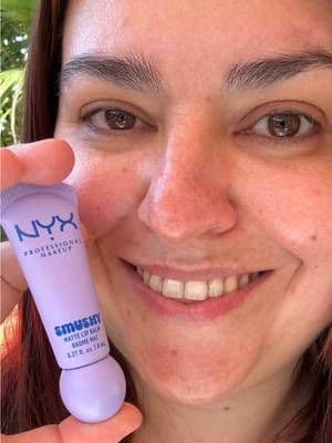 That texture! 😍 Smooth, cushiony, and so comfy on the lips – and the pineapple smoothie scent is like a tropical holiday in a tube 🍍✨ Have you tried Smushy yet? Available now at @Superdrug @nyxcosmetics_uk #ad #gifted #contentmasters #smushy #superdrugcustomercommunity