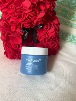 💙 Je comprends pourquoi cette crème skincare coréenne est partout sur TikTok. #skincare #medicube #TikTokShop #dufraispourlautomme #offrespourtoi
