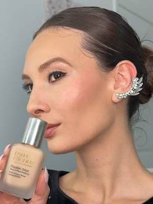 Al fin pude probar la iconica pero ahora reformulada base de @Estée Lauder y la amé! @CXS Definitivamente se lleva bien con mi piel seca 😍 #esteelauder #giftedbyesteelauder #doublewear #madeformore #communityxseen