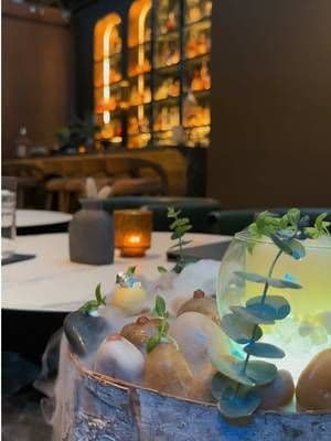 🕴️🍷Now this is the standard of Bar-Chef-ing I’ll accept from dates from now on! Impressing the love of your life just became that much easier! Thank you to our wonderful Barchef Frank and server Alina ⭐️⭐️⭐️⭐️⭐️ #freegame #rooftop #barchefnewyork #cocktailsnyc #ad @BarChef @Invyted - Influencer App @jade_dejanae