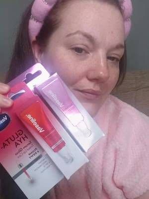 The secret to plump & dewy lips 💧 These Vaseline Gluta-Hya lip serums are a total game changer for that hydrated, glass-lip look. They provide serious shine without the stickiness! 💖 @Vaseline #tiktokmademebuyIt #trending #tiktokshop #lips #1